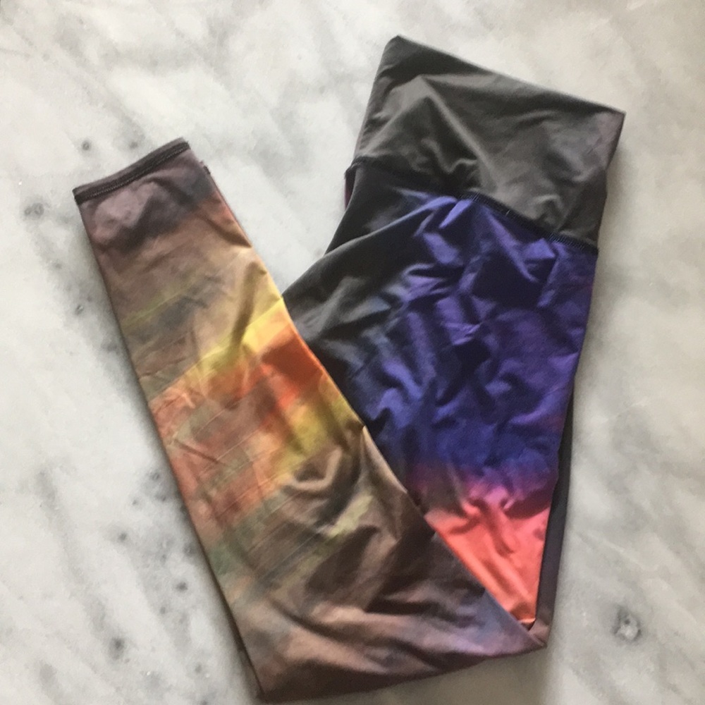TEEKI hot leggings rainbow cloud size Large
